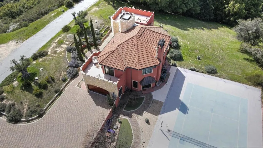 17035 Bohlman Road Saratoga, CA 95070