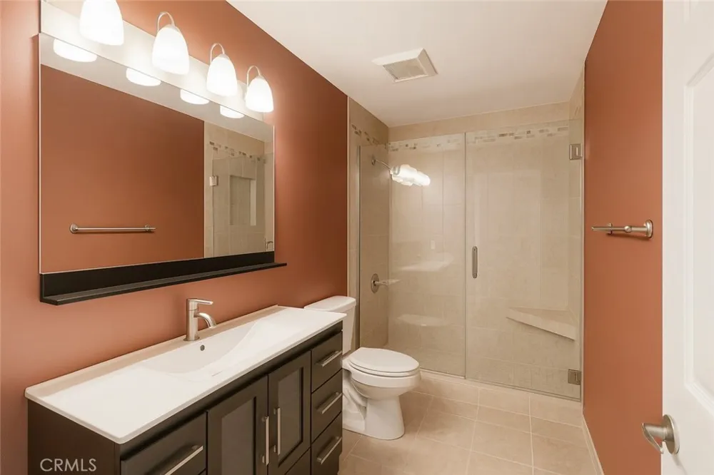 18408 Hatteras #19 Tarzana, CA 91356