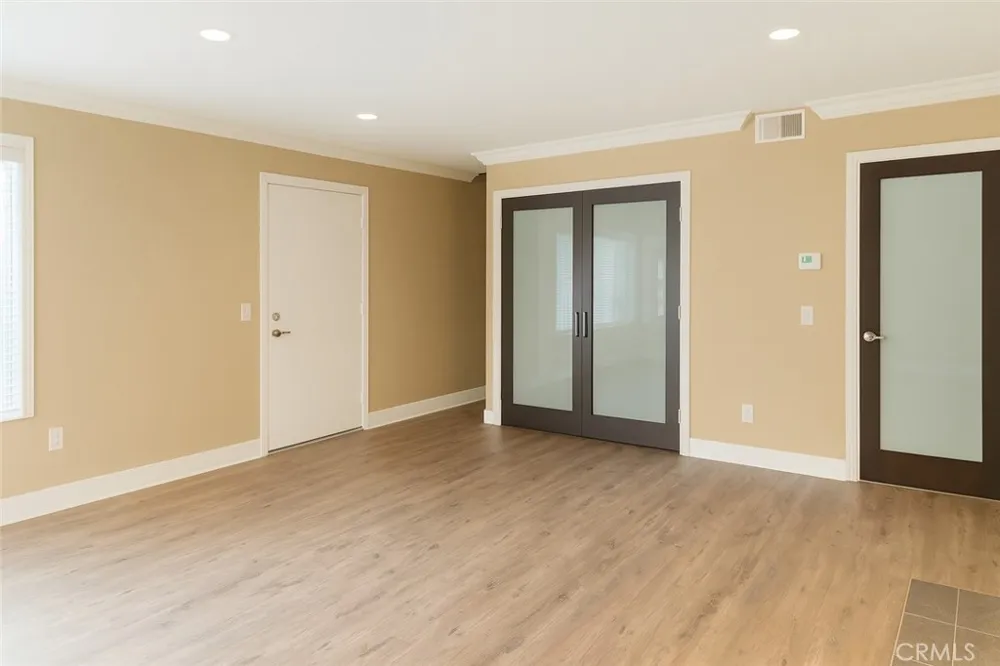 18408 Hatteras #19 Tarzana, CA 91356