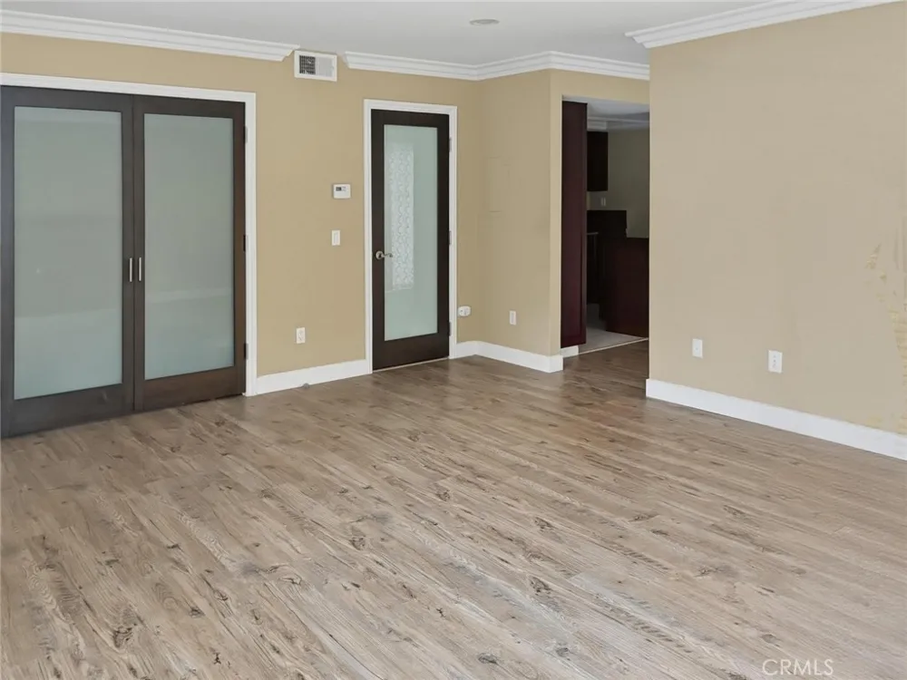 18408 Hatteras #19 Tarzana, CA 91356