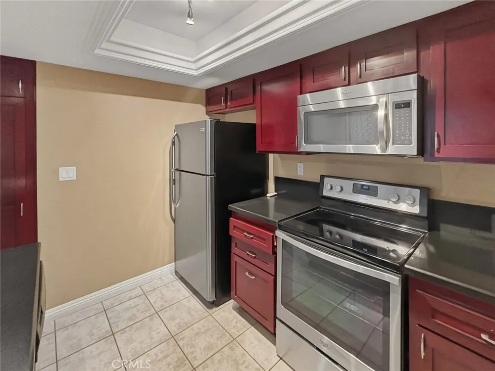 18408 Hatteras #19 Tarzana, CA 91356