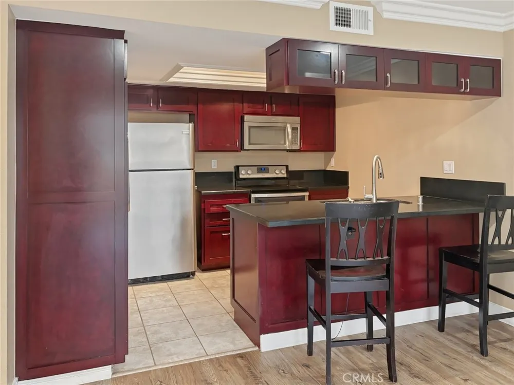 18408 Hatteras #19 Tarzana, CA 91356