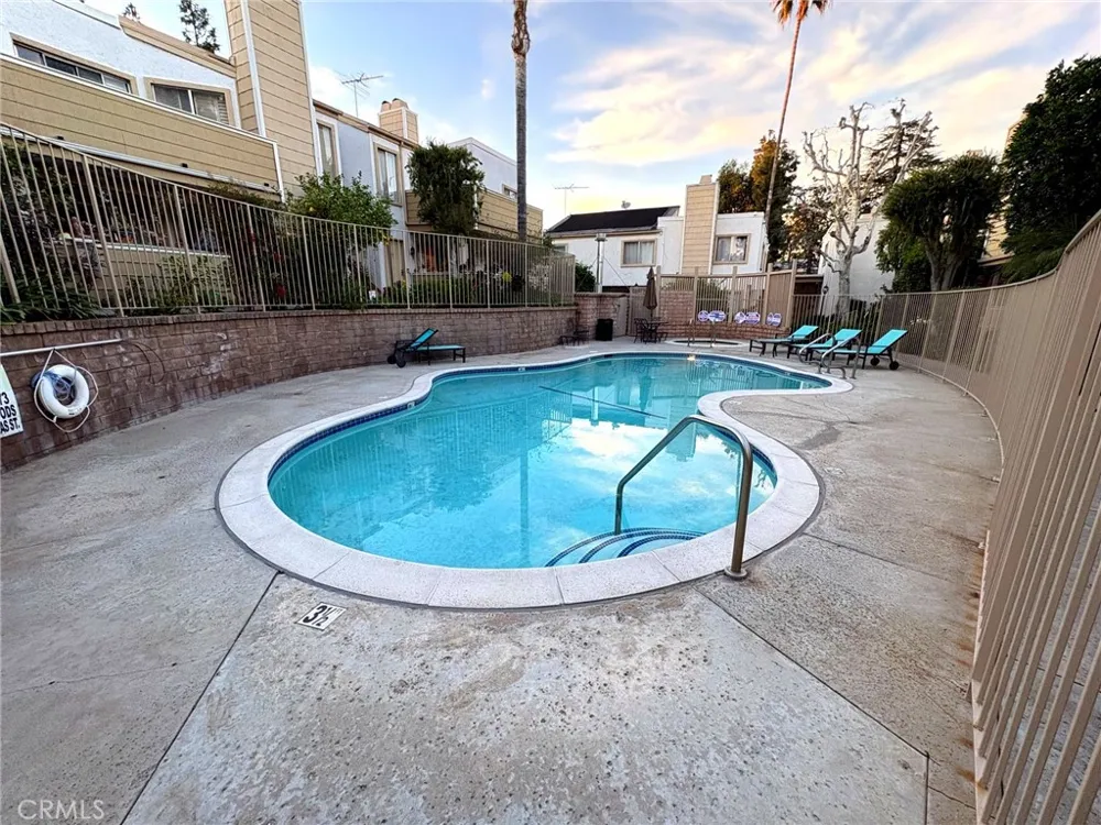18408 Hatteras #19 Tarzana, CA 91356
