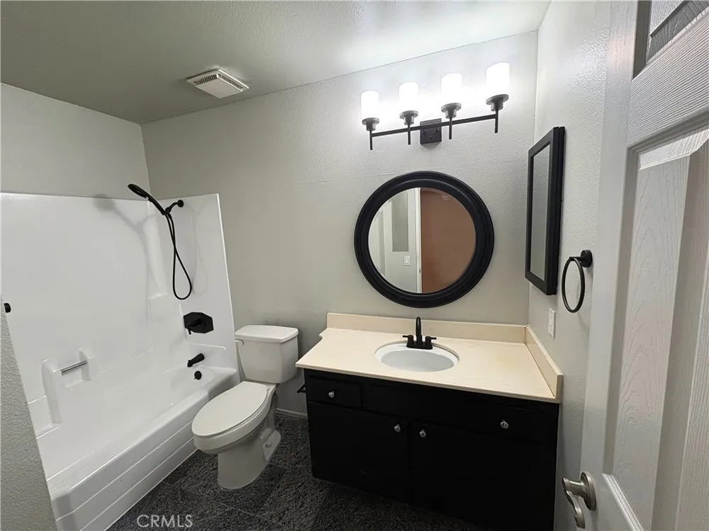 18408 Hatteras #19 Tarzana, CA 91356