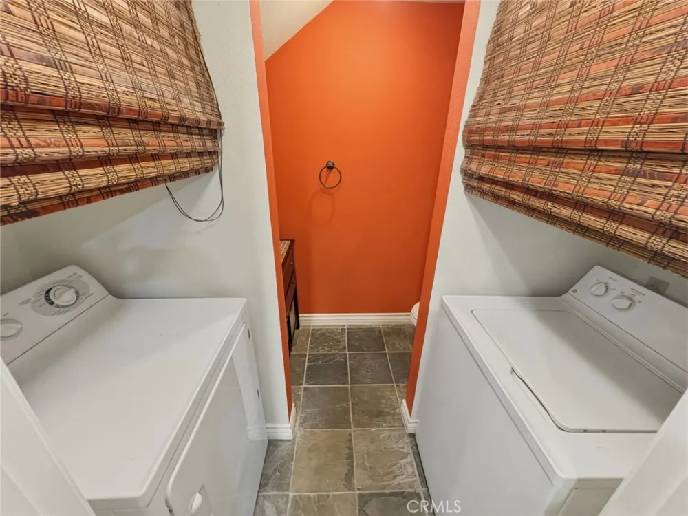 18408 Hatteras #19 Tarzana, CA 91356