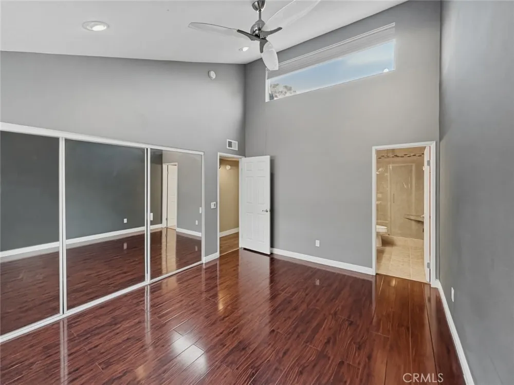18408 Hatteras #19 Tarzana, CA 91356