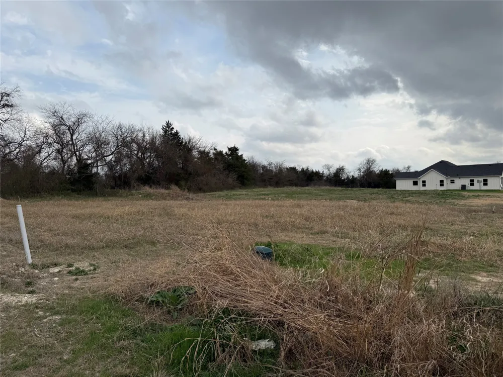 114 Indian Trenton, TX 75490