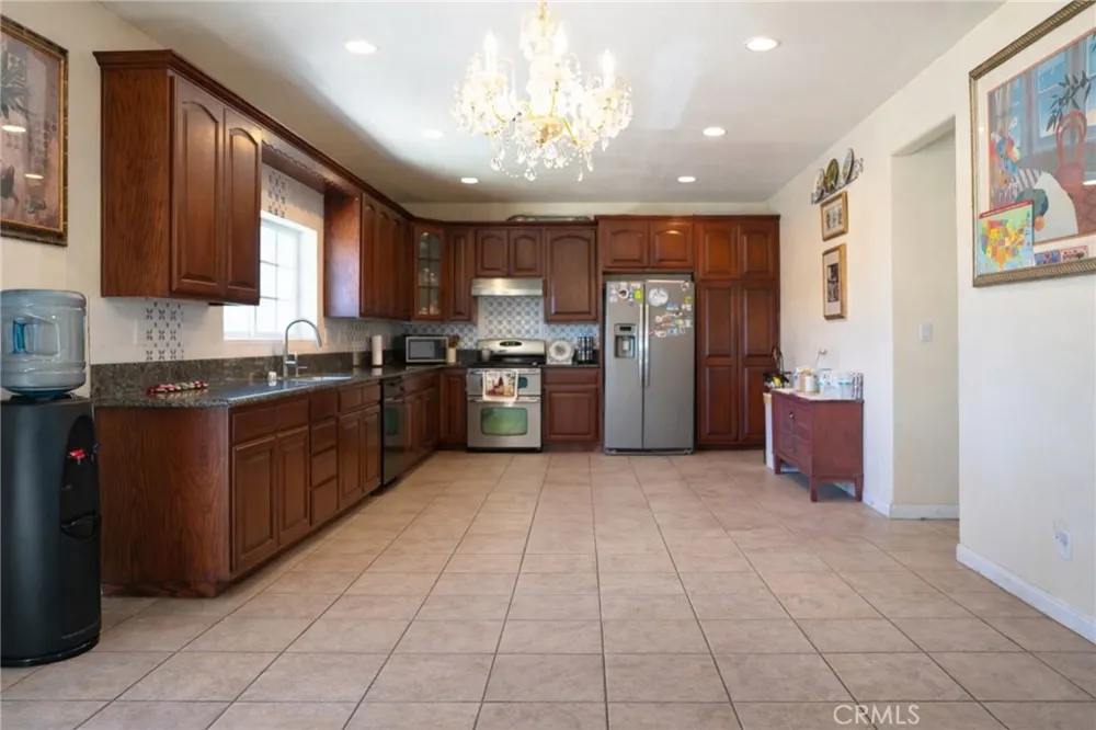 20325 87th California City, CA 93505
