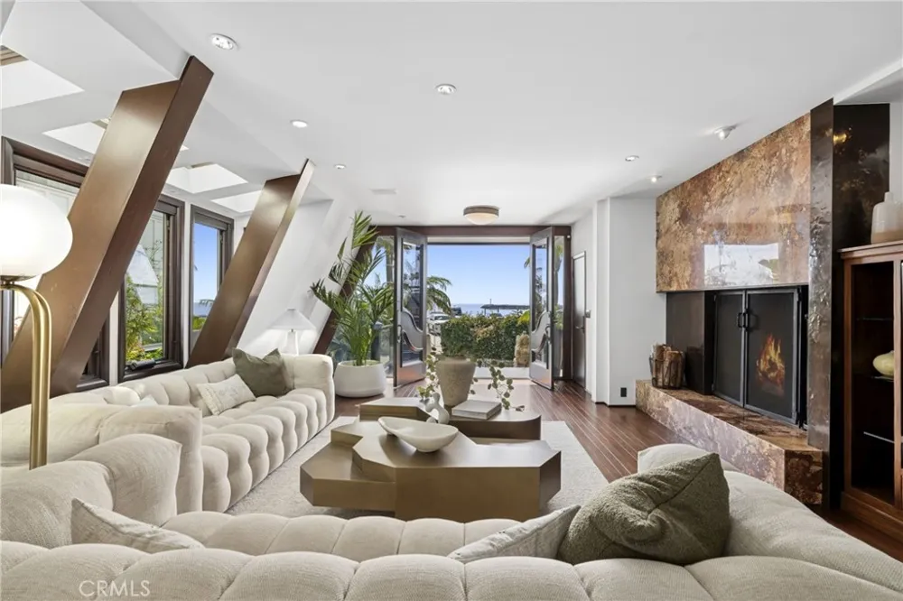 3150 Breakers Corona del Mar, CA 92625