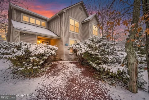 183 HAWTHORNE COURT
