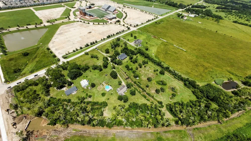 4310 Cr 64 Rosharon, TX 77583