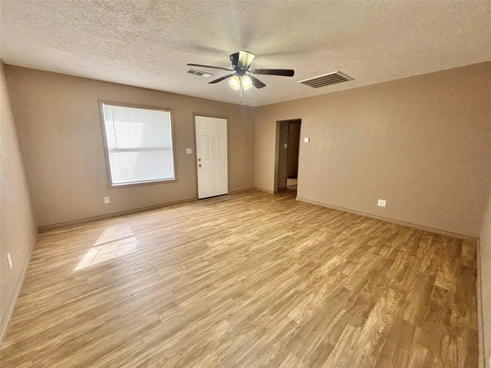 909 W Elder Colmesneil, TX 75938