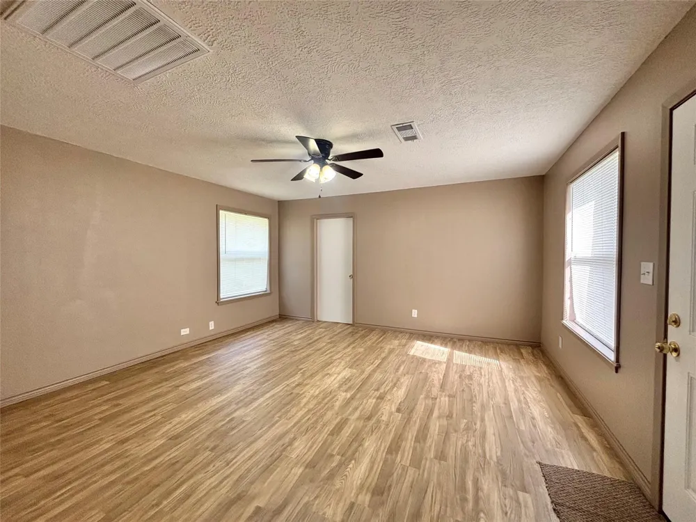 909 W Elder Colmesneil, TX 75938