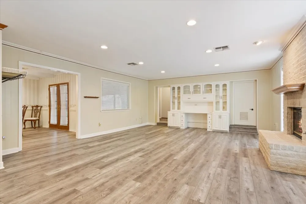 120 Wooded Crest Drive Woodway, TX 76712