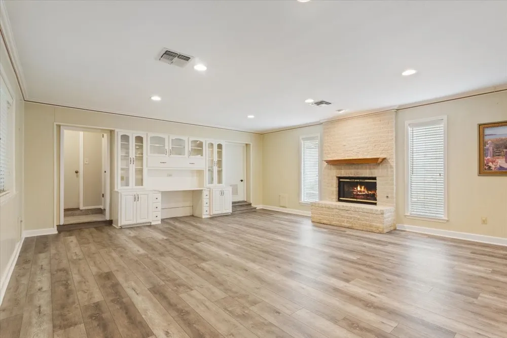 120 Wooded Crest Drive Woodway, TX 76712