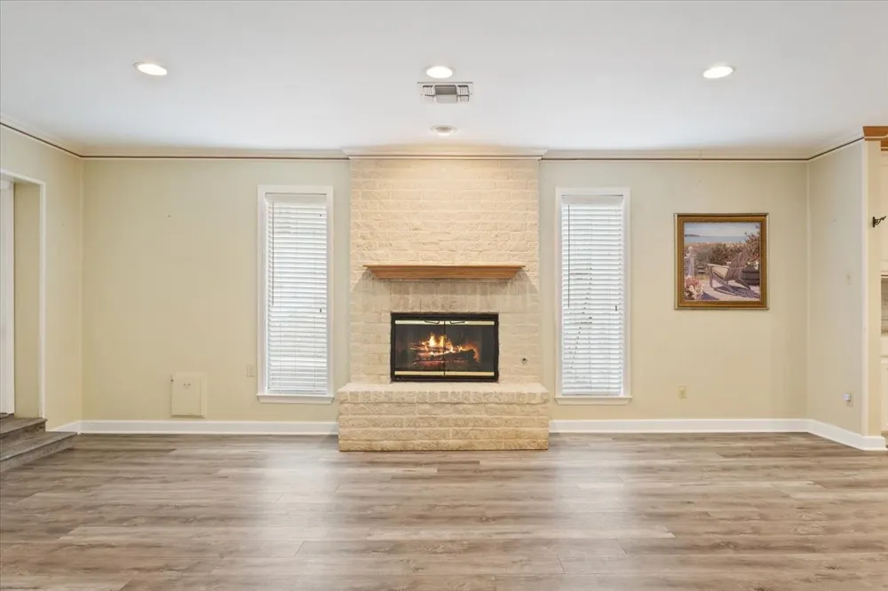 120 Wooded Crest Drive Woodway, TX 76712