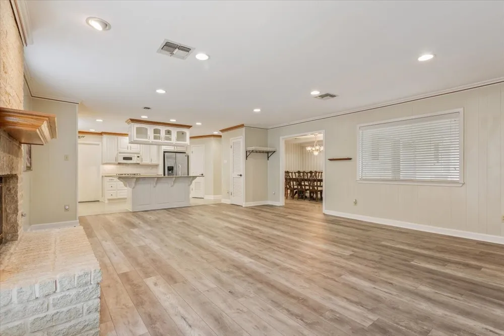 120 Wooded Crest Drive Woodway, TX 76712