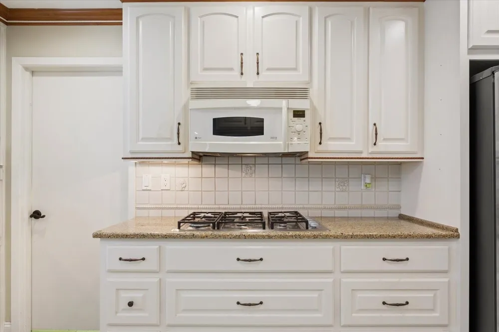 120 Wooded Crest Drive Woodway, TX 76712