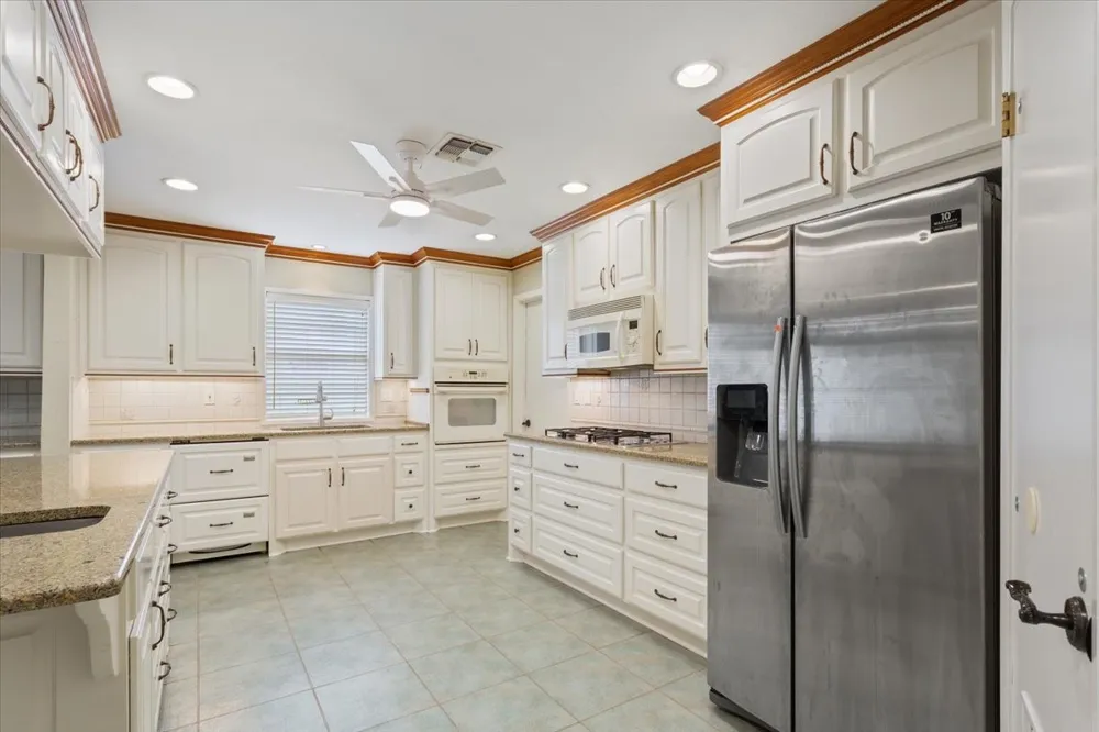 120 Wooded Crest Drive Woodway, TX 76712