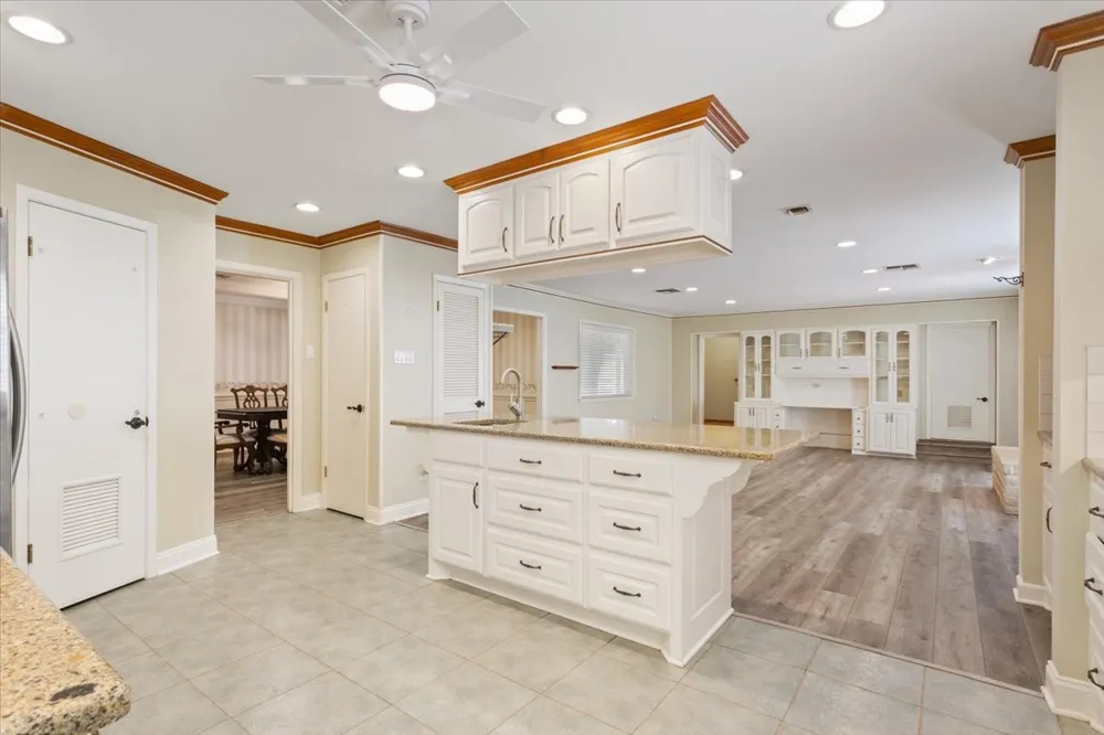 120 Wooded Crest Drive Woodway, TX 76712