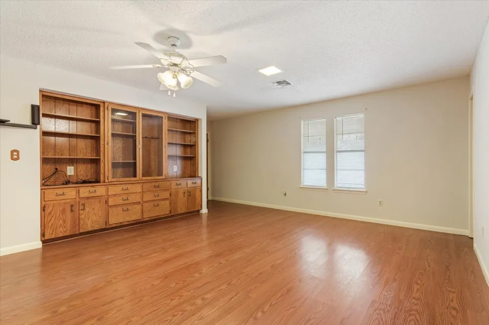 120 Wooded Crest Drive Woodway, TX 76712