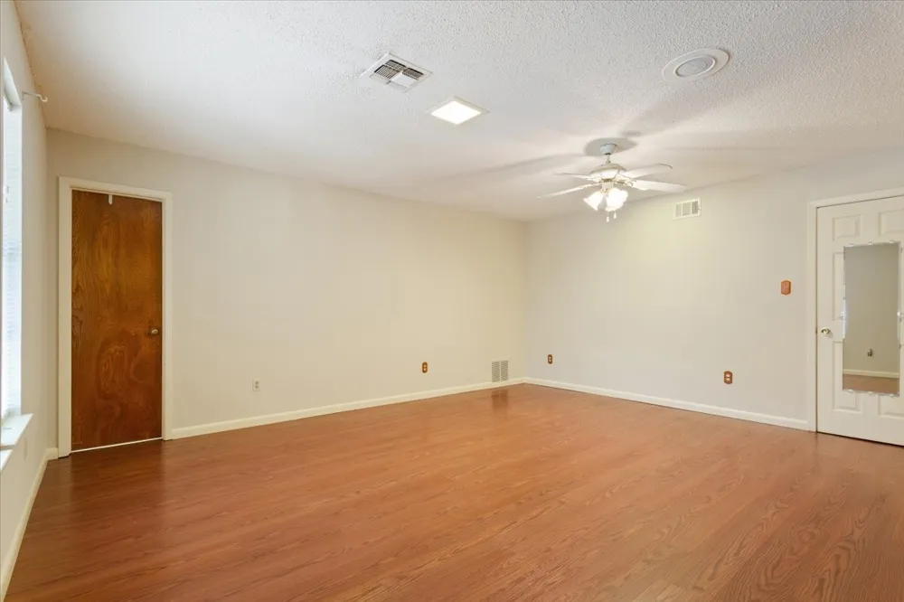 120 Wooded Crest Drive Woodway, TX 76712