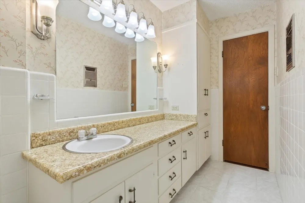 120 Wooded Crest Drive Woodway, TX 76712