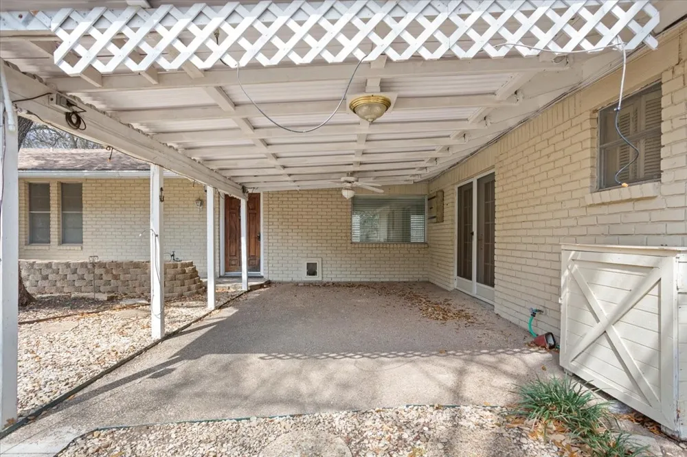 120 Wooded Crest Drive Woodway, TX 76712