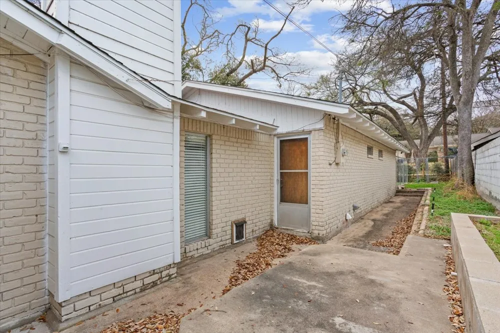 120 Wooded Crest Drive Woodway, TX 76712