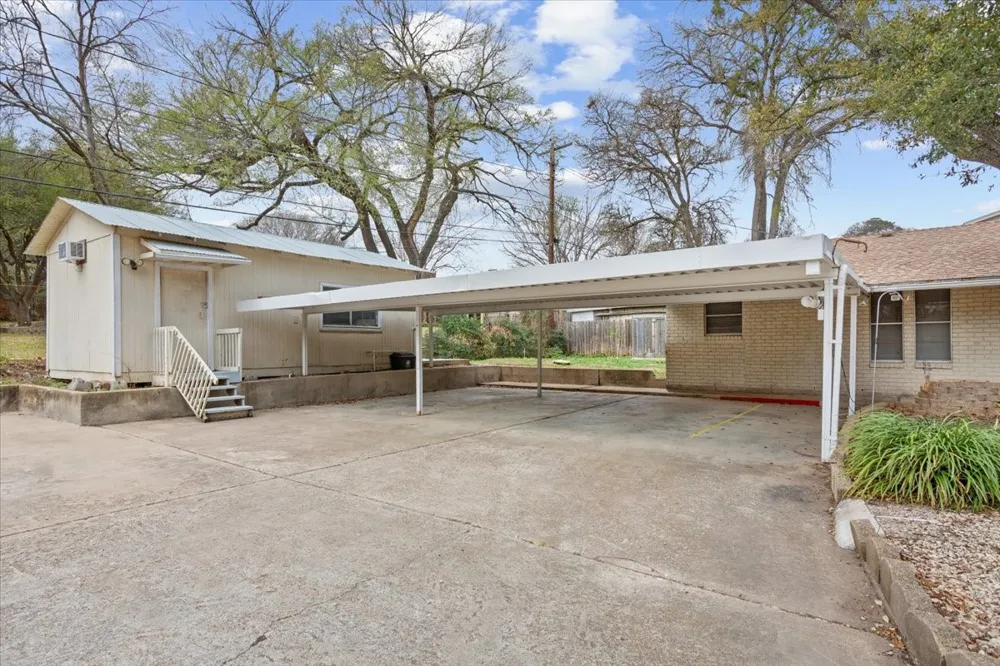 120 Wooded Crest Drive Woodway, TX 76712