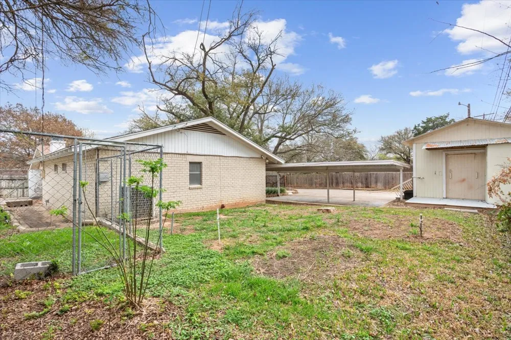 120 Wooded Crest Drive Woodway, TX 76712