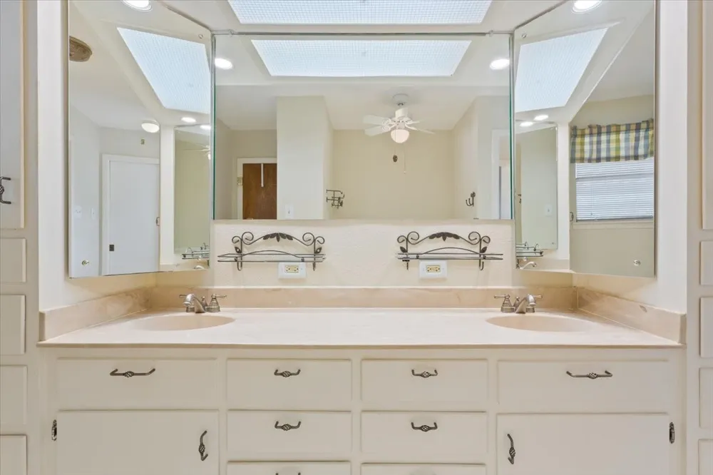 120 Wooded Crest Drive Woodway, TX 76712