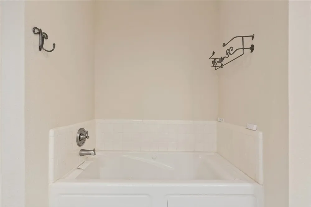 120 Wooded Crest Drive Woodway, TX 76712