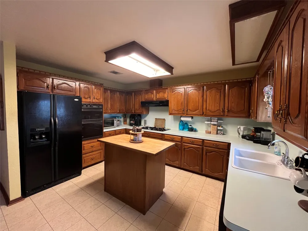 375 Lcr 358 Mart, TX 76664