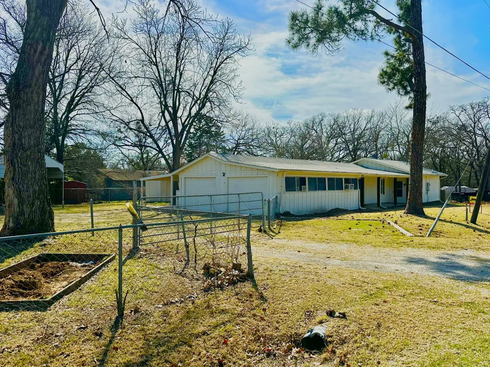 161 Elizabeth Street #B Pottsboro, TX 75076