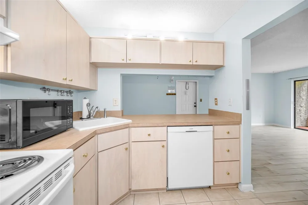 3232 LAKE PINE WAY E #C1 Tarpon Springs, FL 34688