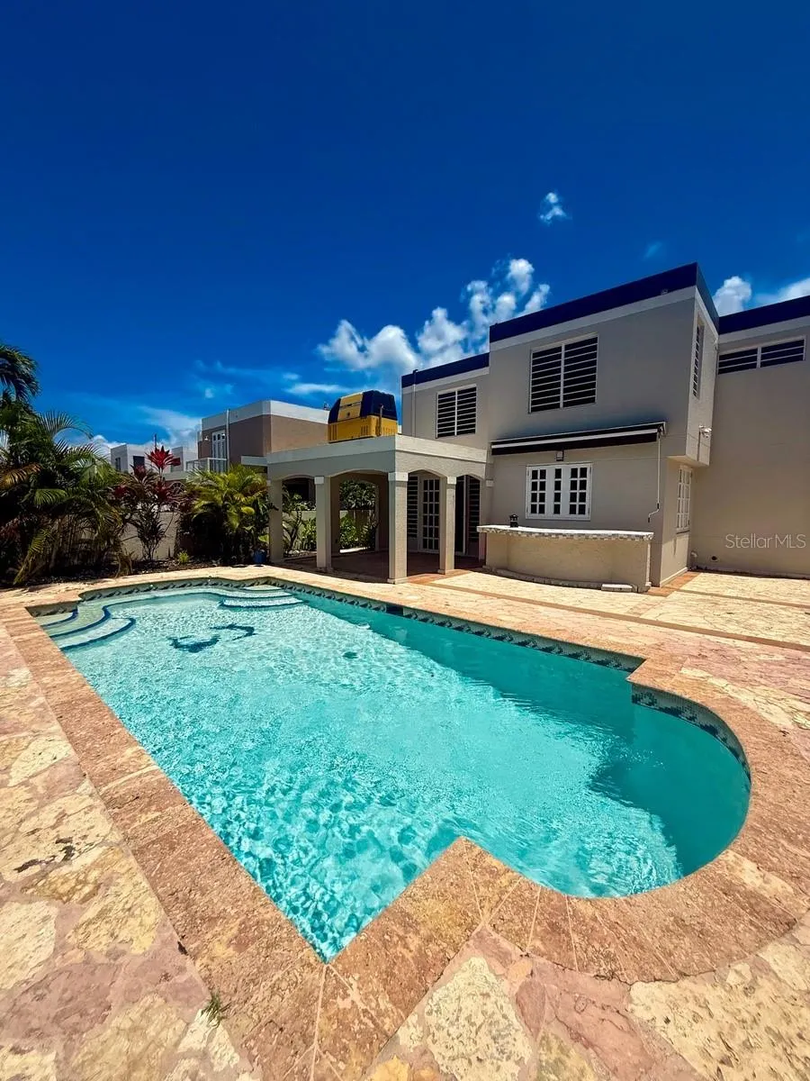 14 VIA CANGREJOS Toa Baja, PR 00949