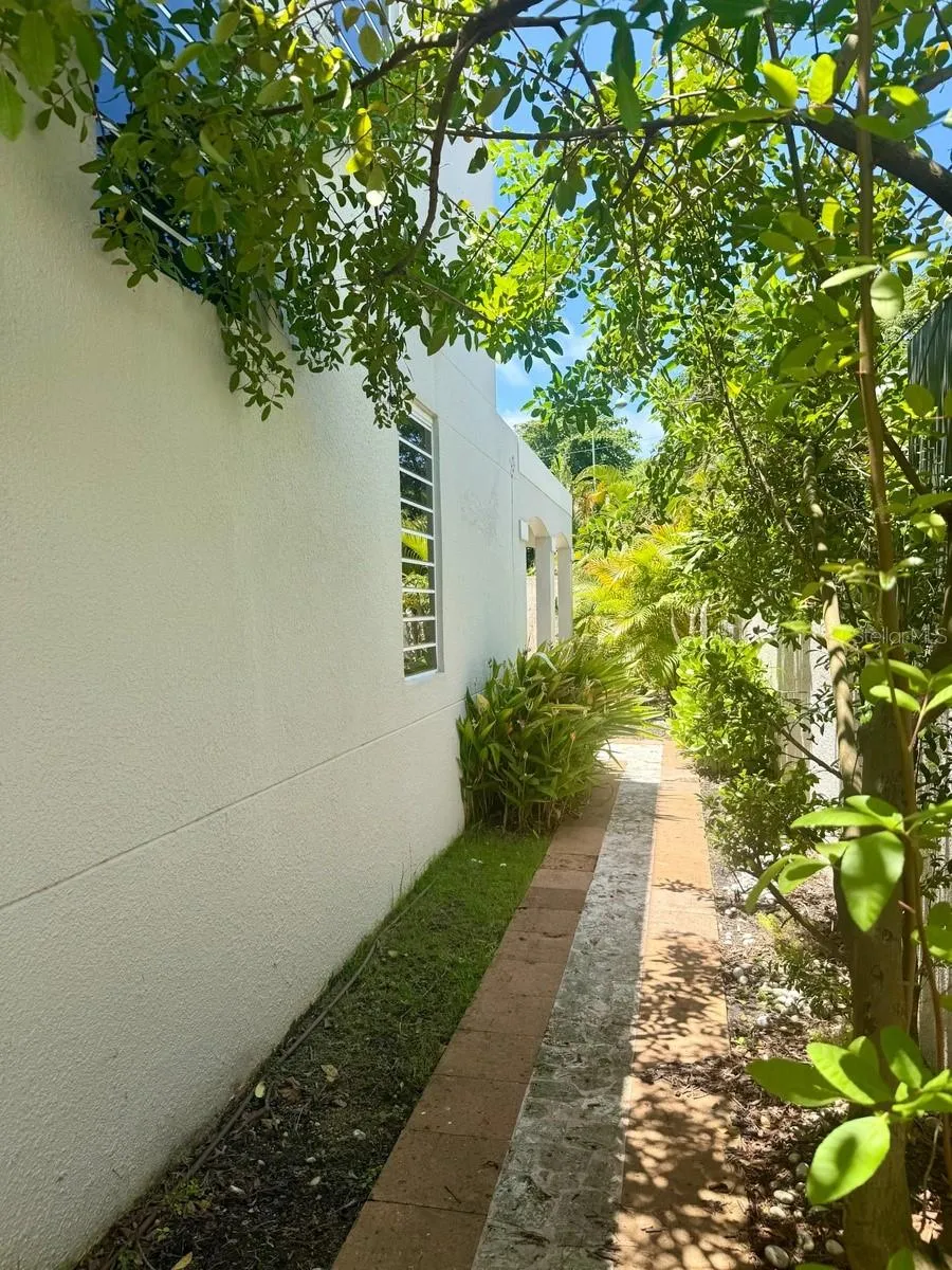 14 VIA CANGREJOS Toa Baja, PR 00949