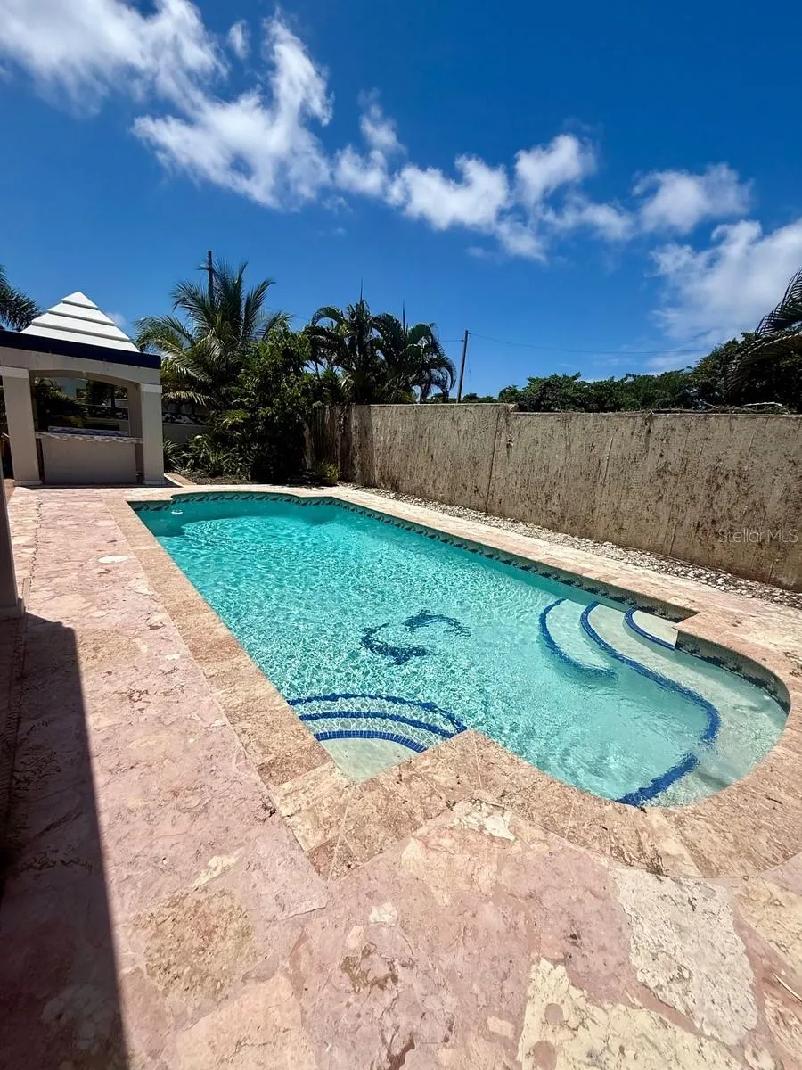 14 VIA CANGREJOS Toa Baja, PR 00949