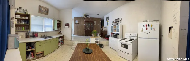 114 6th Natalia, TX 78059