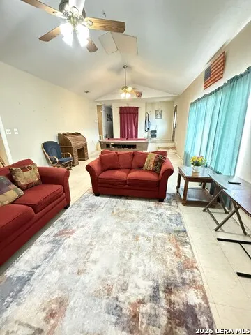 114 6th Natalia, TX 78059