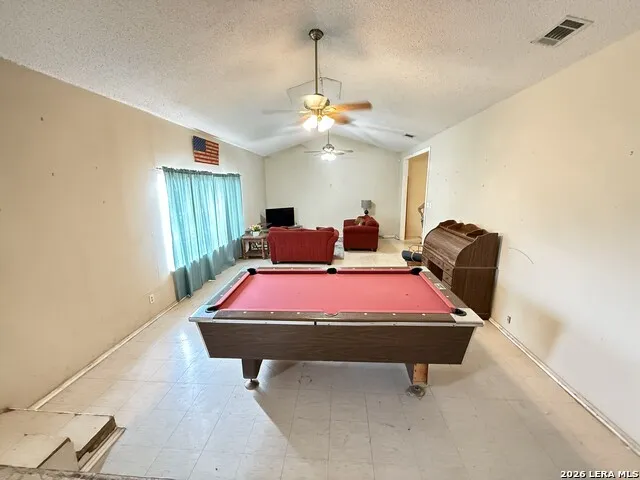 114 6th Natalia, TX 78059