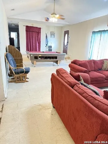 114 6th Natalia, TX 78059