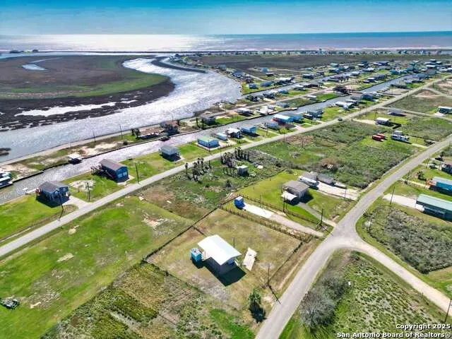 171 Flamingo St. Sargent, TX 77414