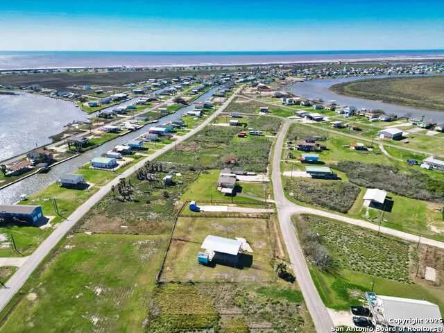 171 Flamingo St. Sargent, TX 77414