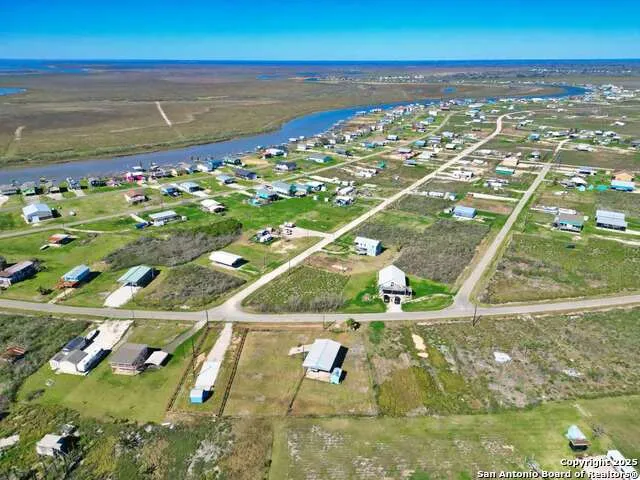 171 Flamingo St. Sargent, TX 77414