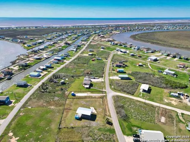 171 Flamingo St. Sargent, TX 77414