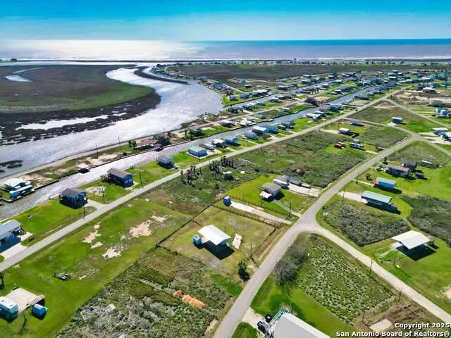 171 Flamingo St. Sargent, TX 77414