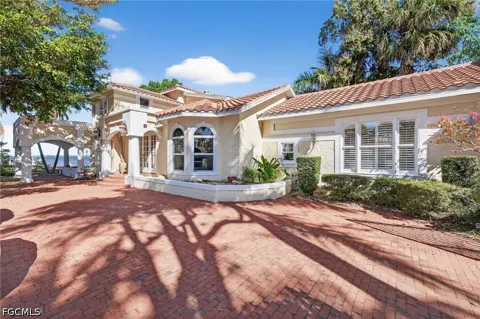 Valencia Way