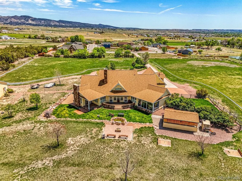 611 Rockridge Loop Canon City, CO 81212